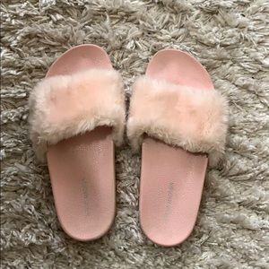 Steve Madden fluffy slides